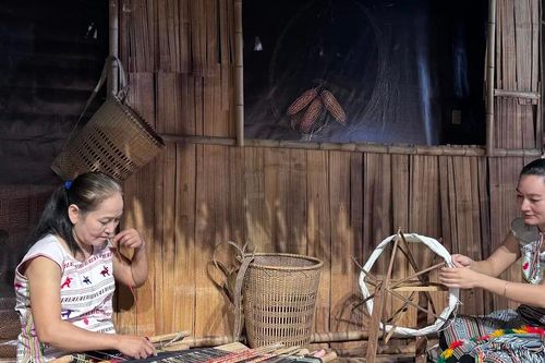 Trưng bày nghề dệt thổ cẩm của dân tộc Mạ tại Bảo tàng Phụ nữ Nam Bộ
