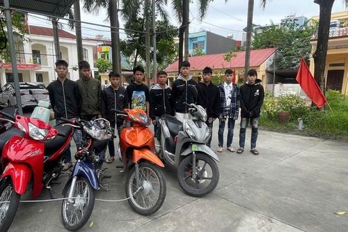 Bắt nhóm 'quái xế' mang hung khí lạng lách trên đường Bắc Ninh
