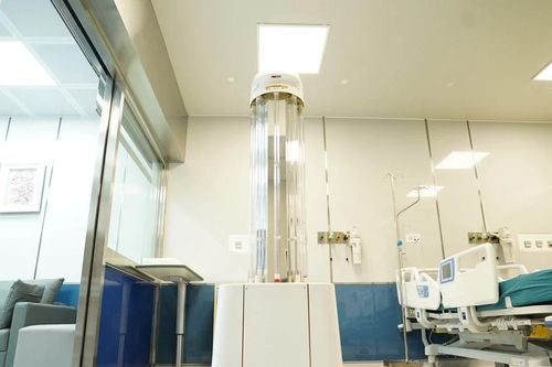 Lần đầu tiên Việt Nam trang bị robot khử khuẩn UV trong phòng mổ