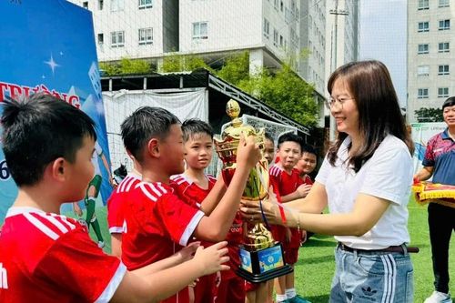 Học sinh rèn kỹ năng, thầy cô đổi mới cùng hòa nhịp tri ân 20/11