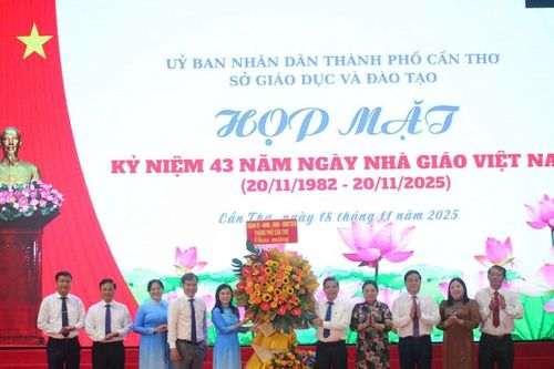 Cần Thơ họp mặt kỷ niệm 43 năm Ngày Nhà giáo việt Nam 20/11