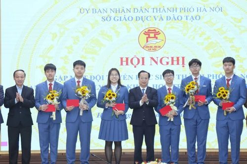 Hà Nội: Gặp mặt động viên đội tuyển dự thi Olympic Khoa học trẻ quốc tế năm 2025