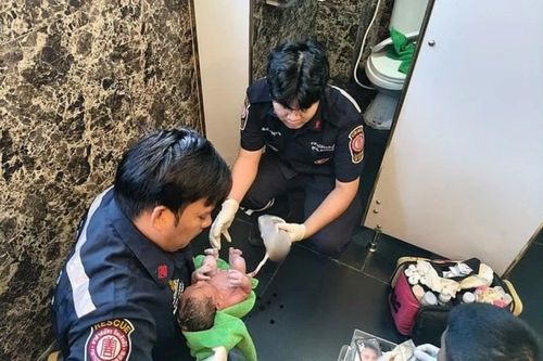 Chấn động: Phát hiện bé sơ sinh sống sót kỳ diệu trong bồn nước nhà vệ sinh