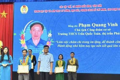 Thầy giáo 'mê' Hóa, truyền lửa đam mê cho học trò ở Gia Lai