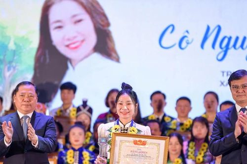 Điểm tựa tri thức vùng đất khó - Bài 1: Thanh xuân bám bản, gieo chữ