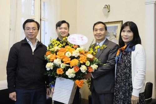 Bí thư Trung ương Đoàn thăm, chúc mừng nhà giáo, cơ sở giáo dục Đại học nhân ngày Nhà giáo Việt Nam