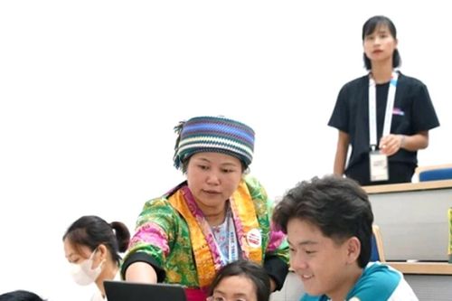 Cô giáo 'thắp lửa' STEM, robot trên cao nguyên đá