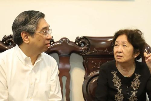 Lãnh đạo Thành ủy TPHCM thăm, tri ân cố kiến trúc sư Huỳnh Tấn Phát, cố bác sĩ Phùng Văn Cung