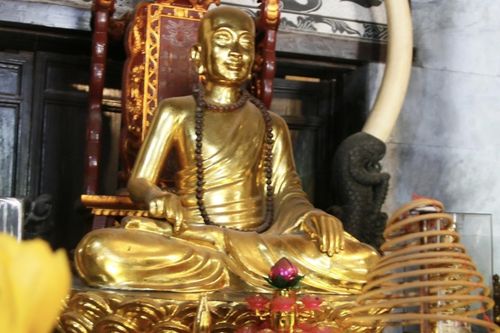 Ngôi đền đá thờ 4 vị vua, 2 tướng và hoàng hậu nhà Trần trên đất cố đô