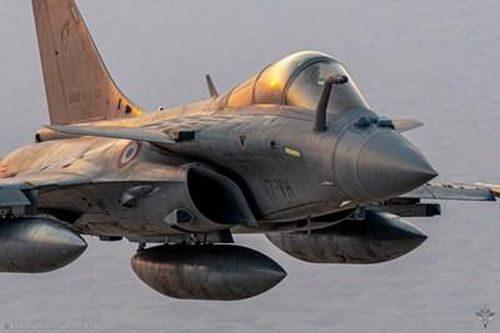 Ukraine mua 100 tiêm kích Rafale của Pháp