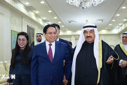 Thủ tướng gặp nguyên Thủ tướng Kuwait Nasser Al-Mohammed Al-Ahmad Al-Sabah