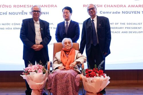 Bà Nguyễn Thị Bình được trao Giải thưởng Hòa bình Romesh Chandra
