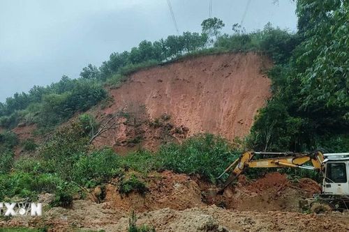 Cảnh báo sạt lở nguy hiểm, khuyến cáo không lưu thông qua đèo Violak và Lò Xo