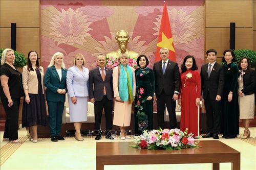 Tăng cường vai trò của phụ nữ Việt Nam và Belarus vì hòa bình, phát triển
