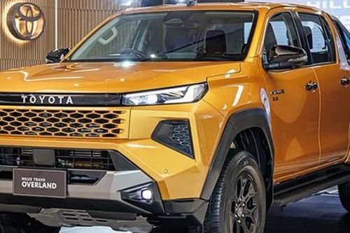 Xe bán tải Toyota Hilux thế hệ mới lộ diện