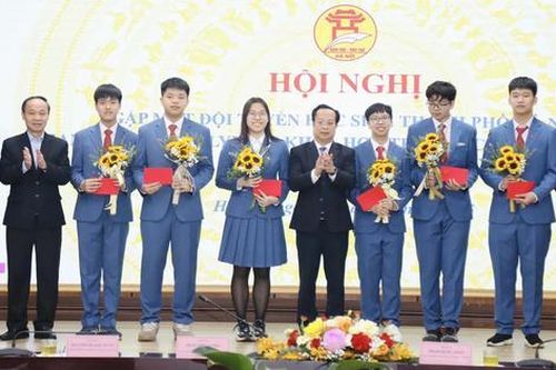 Sáu học sinh Hà Nội thi Olympic Khoa học trẻ quốc tế