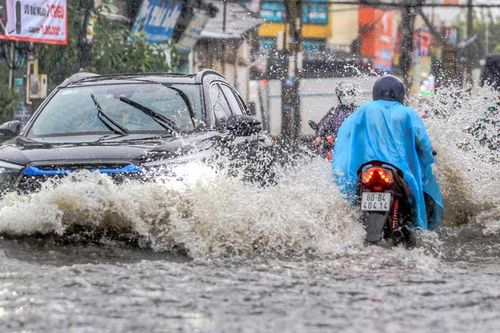 Miền Trung oằn mình trong mưa cực lớn, nguy cơ lũ quét – sạt lở tăng cao
