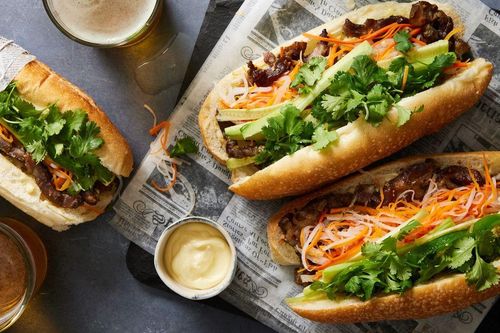 Loại bánh rẻ bèo ở Việt Nam tiếp tục được vinh danh là món bánh kẹp ngon nhất thế giới