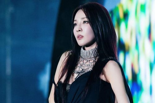 Dara (2NE1) tung ảnh diện áo buông lơi khoe nhan sắc gợi cảm ở tuổi 41, thế này bảo sao ai cũng 'mê chữ ê kéo dài'