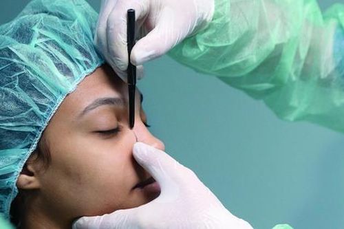 Ám ảnh cả đời sau phút 'mềm lòng' vì chiêu trò thẩm mỹ