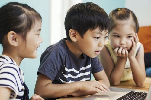 Bảo vệ và hỗ trợ trẻ em tương tác lành mạnh, sáng tạo trên môi trường mạng