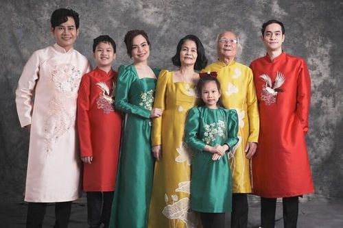 Màu sắc trang phục hợp mệnh ngày mùng 1 Tết để rước lộc trọn năm
