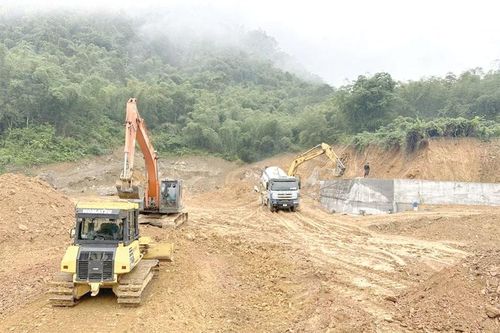 Khắc phục sạt lở đất, đá khu vực miền núi