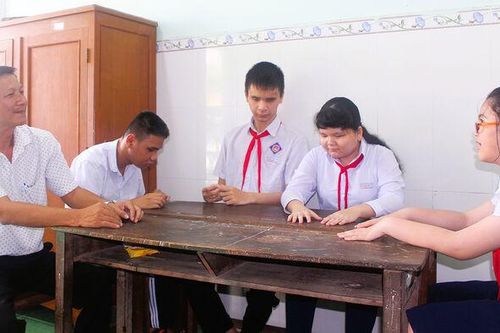 Gieo chữ ở ngôi trường đặc biệt