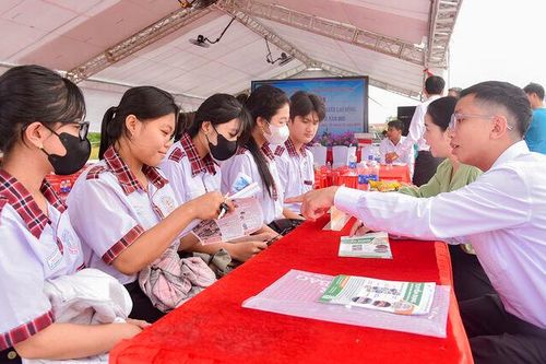 Ngày hội Tư vấn giới thiệu việc làm xã Giang Thành năm 2025
