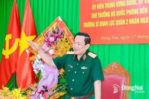 Thứ trưởng Bộ Quốc phòng Võ Minh Lương chúc mừng Ngày Nhà giáo Việt Nam tại Đồng Nai