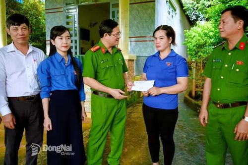 Thăm, hỗ trợ gia đình nạn nhân tử vong do tai nạn giao thông tại xã Thuận Lợi