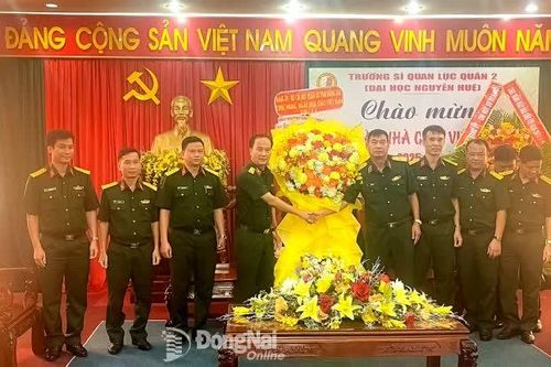 Bộ Chỉ huy Quân sự tỉnh Đồng Nai thăm, chúc mừng Ngày Nhà giáo Việt Nam