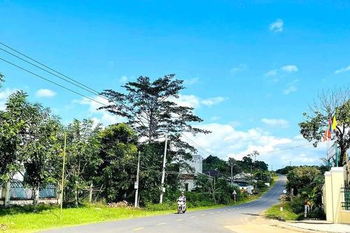 Từ 'vùng đất chết' đến buôn làng trù phú