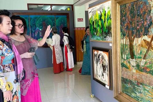 Triển lãm nghệ thuật tại Bảo tàng Pleiku: Giao hòa đại ngàn - phố thị