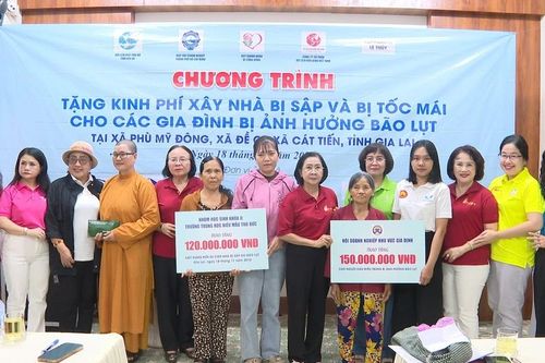 Hội Nữ doanh nhân Gia Lai vận động hỗ trợ 5 căn nhà cho người dân bị ảnh hưởng do bão số 13