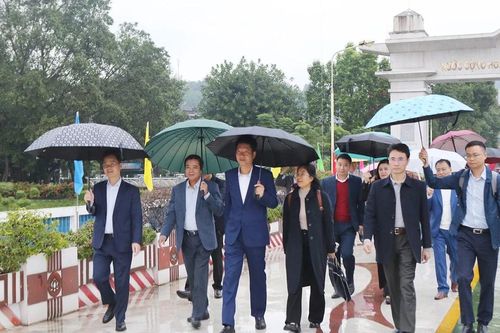 Phó Chủ tịch Thường trực UBND tỉnh Lào Cai Nguyễn Thế Phước dự Diễn đàn Chính quyền địa phương và Đối thoại Thành phố Văn hóa - Lịch sử tại Vân Nam