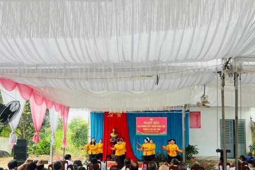 Ấm áp Ngày hội Đại đoàn kết toàn dân tộc tại thôn 9 xã Đạ Tẻh