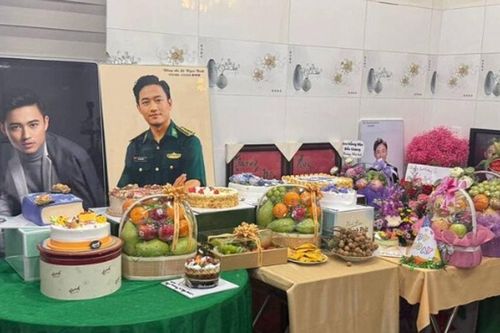 Em trai NSƯT Quý Bình làm mâm cỗ sinh nhật cho người anh quá cố