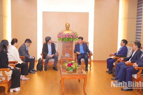 Đồng chí Chủ tịch UBND tỉnh Trần Huy Tuấn tiếp và làm việc với lãnh đạo Công ty TNHH Aeon Việt Nam