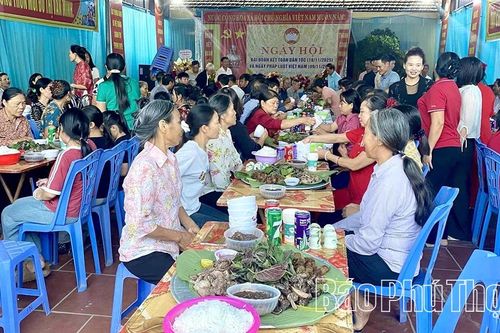 Ấm áp 'Bữa cơm đại đoàn kết'