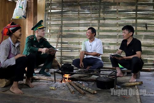 Đảng viên đi trước