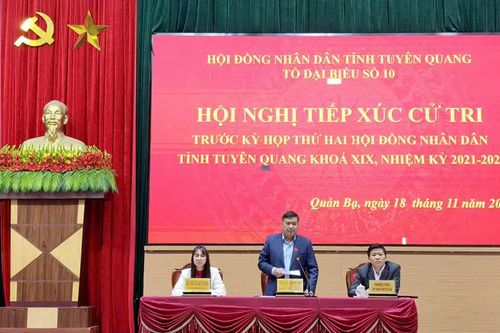 Phó Chủ tịch Thường trực HĐND tỉnh Hầu Minh Lợi tiếp xúc cử tri xã Quản Bạ