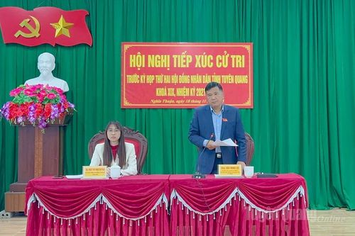 Phó Chủ tịch Thường trực HĐND tỉnh Hầu Minh Lợi tiếp xúc cử tri tại xã Nghĩa Thuận
