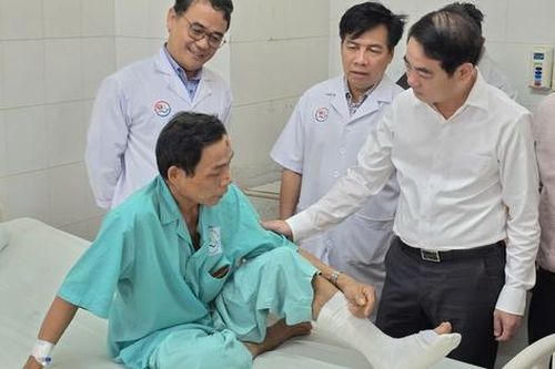 Bí thư Tỉnh ủy Khánh Hòa thăm hỏi các nạn nhân vụ sạt lở đèo Khánh Lê và Khánh Sơn