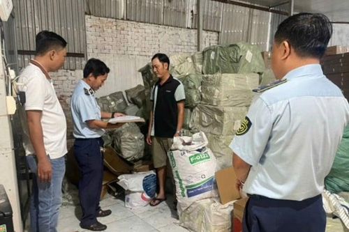 Tp.HCM: Phát hiện và tạm giữ hơn 1 tấn bánh kẹo không hóa đơn, chứng từ