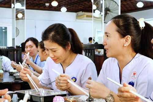Bữa cơm nghĩa tình tại Viện Tim TP. Hồ Chí Minh