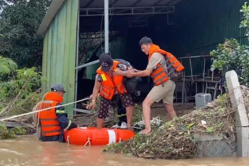 Khánh Hòa tiếp tục tìm kiếm hai nạn nhân mất tích do lũ lụt, sạt lở
