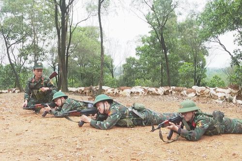 Những người thầy thắp lửa tri thức từ giảng đường đến thao trường