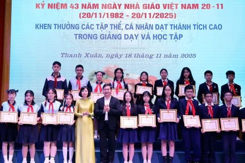 Phường Thanh Xuân trao thưởng các học sinh đạt giải quốc tế