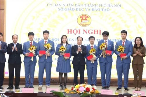 Gặp mặt đội tuyển Olympic Khoa học trẻ quốc tế